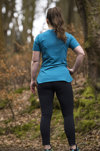 Load image into Gallery viewer, Chloe is wearing Dryad's Gwen running tight, made from second-life fibres.